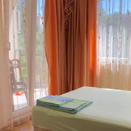 со спальней в апарт-отеле Bahami-residens Апартамент
